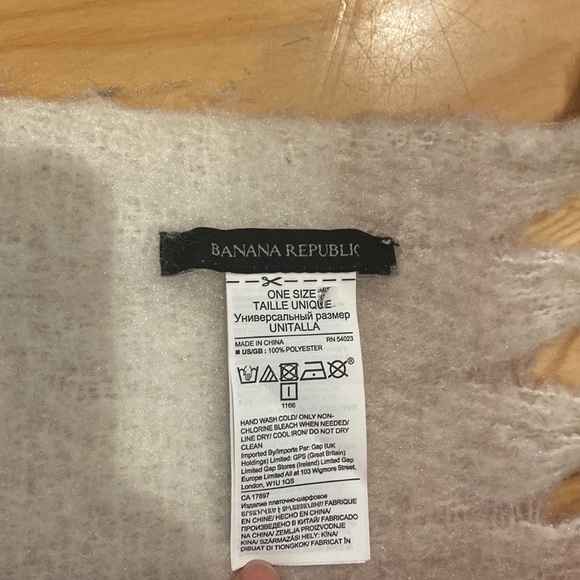Banana Republic scarf - Picture 2 of 5